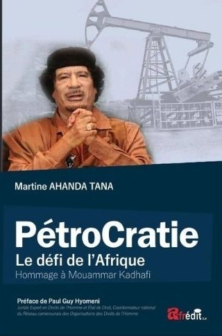 Couverture de Pétrocratie Le défis de l'Afrique (Hommage à Mouammar Kadhafi)